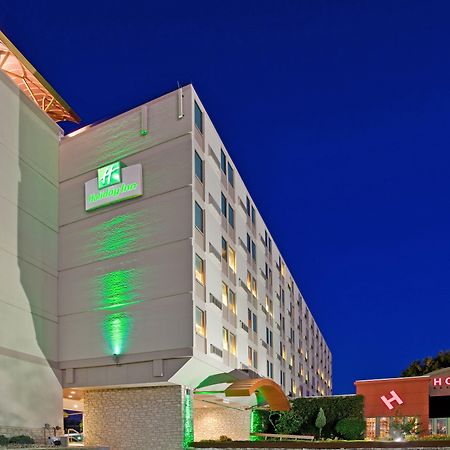 Holiday Inn At The Campus By Ihg Manhattan Bagian luar foto