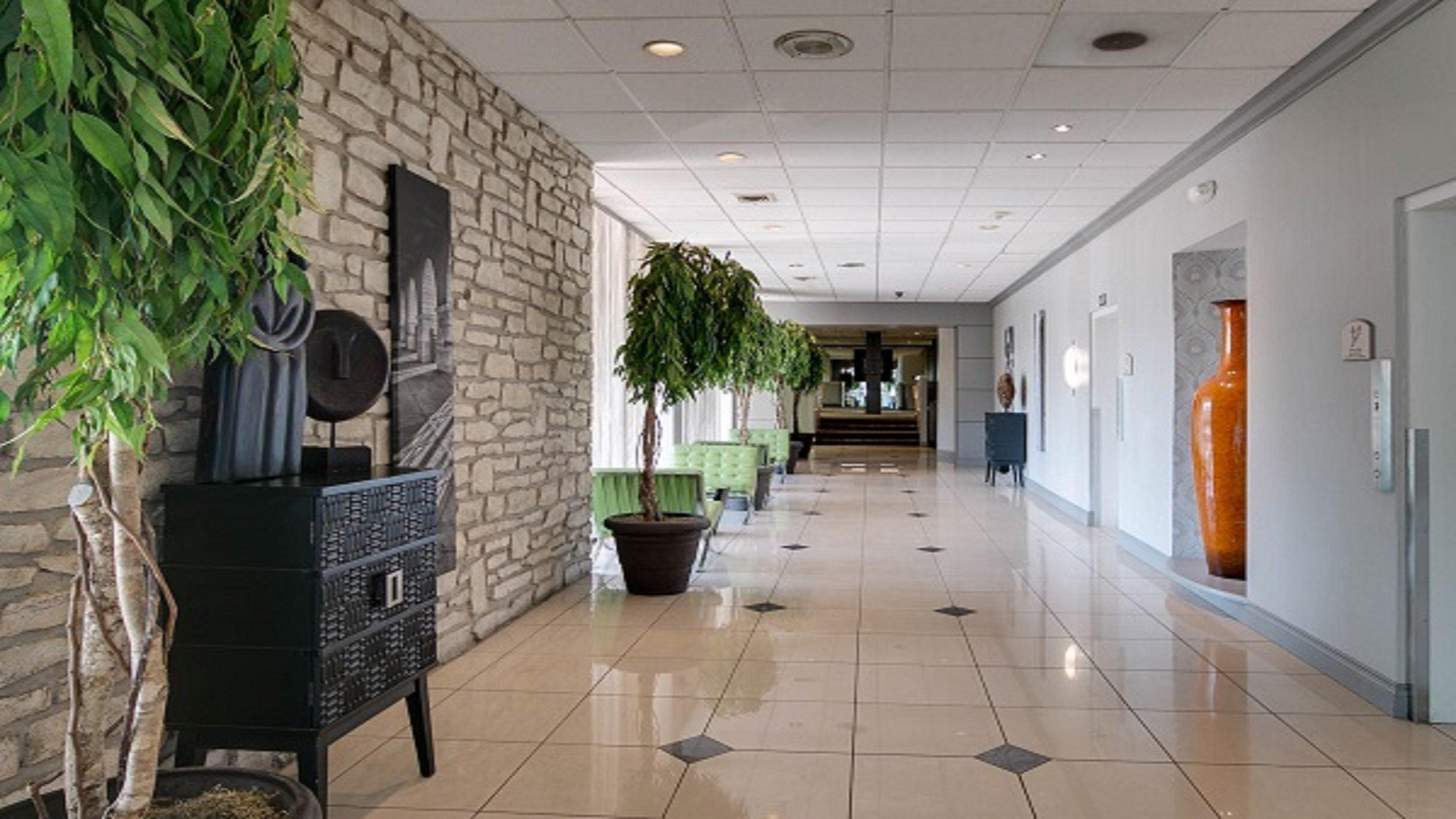 Holiday Inn At The Campus By Ihg Manhattan Bagian luar foto