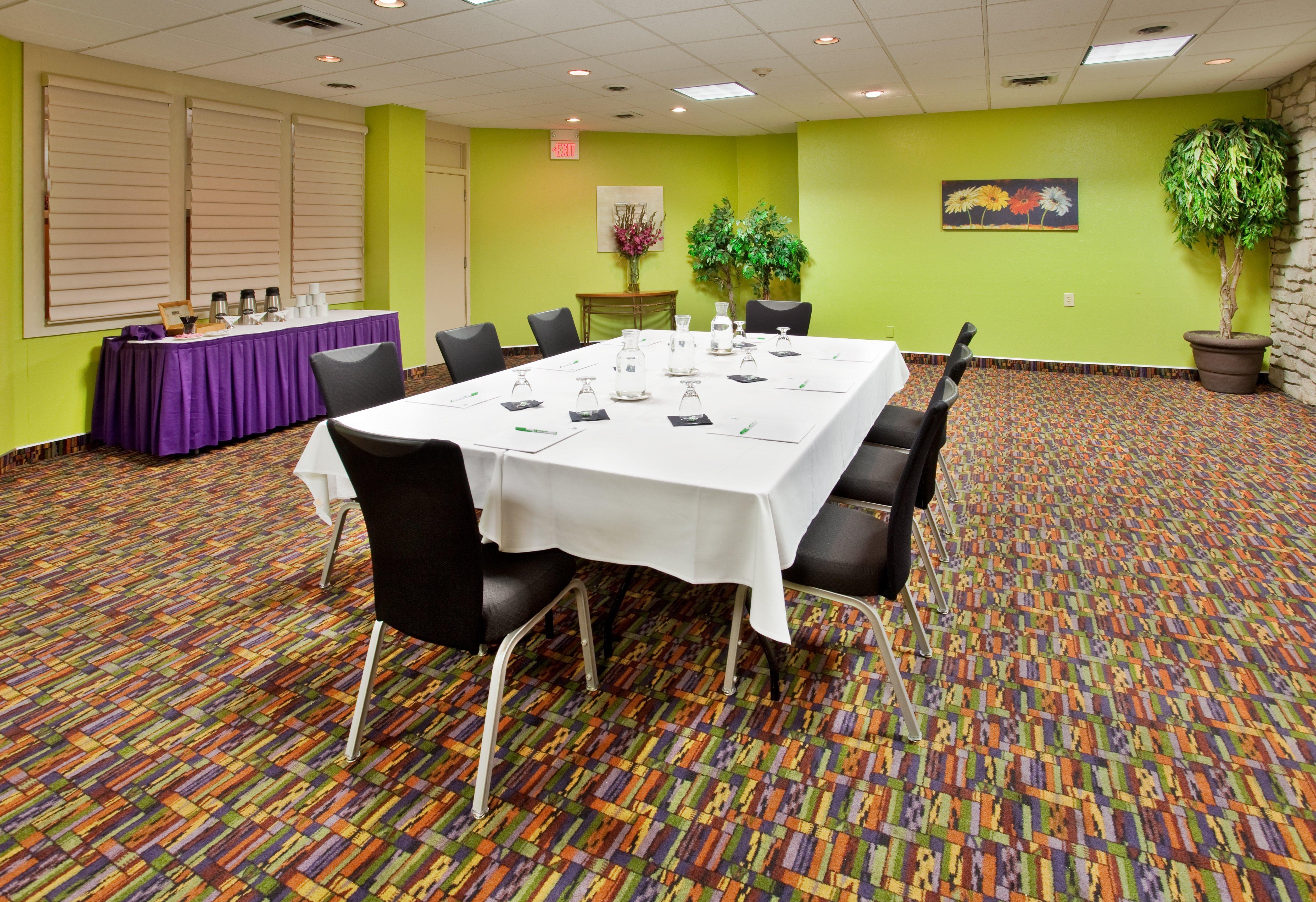 Holiday Inn At The Campus By Ihg Manhattan Bagian luar foto